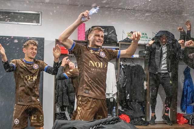 完胜曼联 完胜曼联